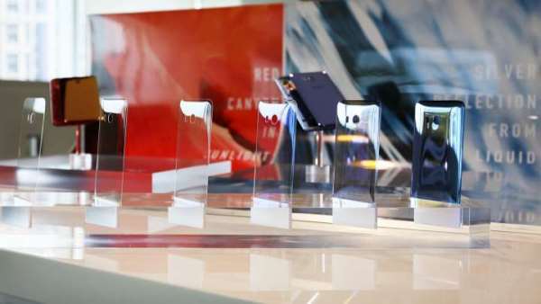 HTC U系列手机开始采用玻璃材质外壳