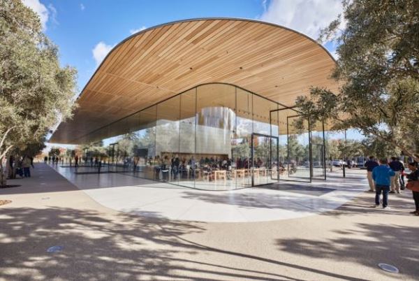 Apple Park旅客中心正式开幕，现场体验AR游览整个园区