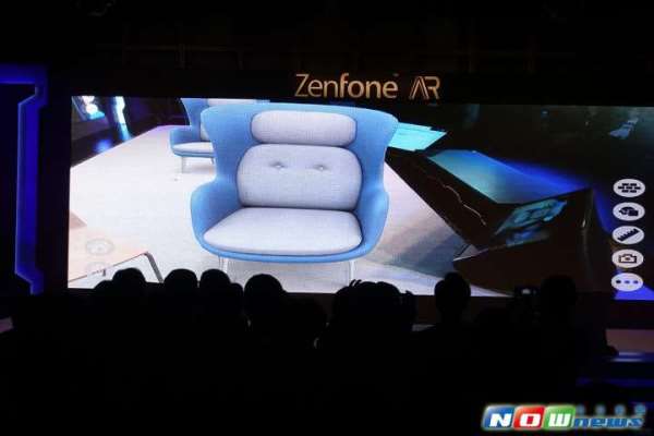 华硕展示Zenfone AR的虚拟家具摆放