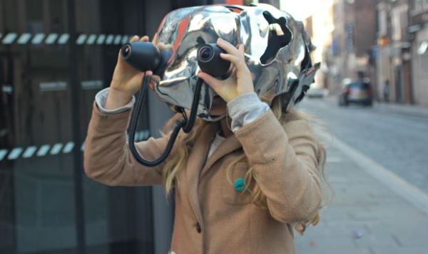 戴上头盔就可以透过摄影机去体验动物的视角